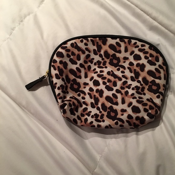 🛍4 makeup bags 🛍Victoria secret sequin, elle - Picture 4 of 7